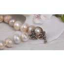 Halskette White colored oval round irreg. shape fresh water Pearl 13mm / 47cm